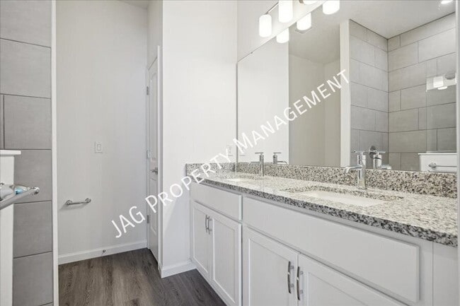 Building Photo - 516 Fredericksburg St