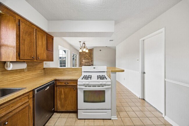 Building Photo - 1605 Cypress Hollow St
