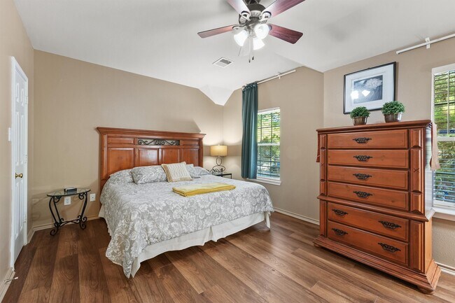 Building Photo - 195 S Walden Elms Cir