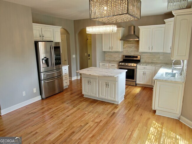 Building Photo - 4901 Planters Walk