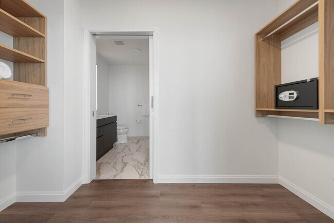 Building Photo - 1000 S Michigan Ave