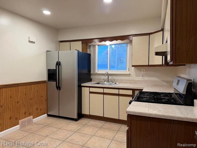 Building Photo - 5943 Whitefield St