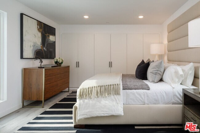 Building Photo - 846 N Alta Vista Blvd