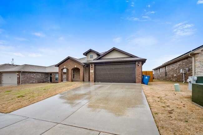 Building Photo - Gorgeous Home in Bentonville!