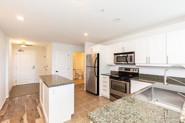 Building Photo - ***2 BED 2 BATH CONDO***PET-FRIENDLY***ASS...