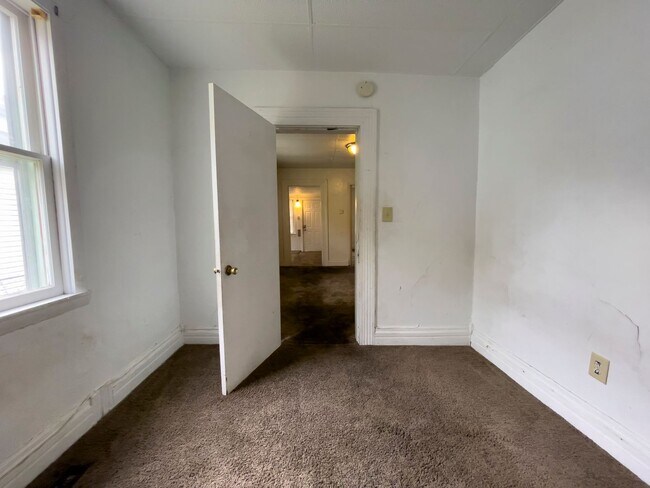 Building Photo - Fall into this cozy 3-Bedroom Home with a fenced in yard & detached garage!