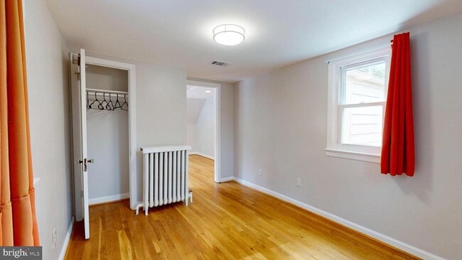 Building Photo - 2116 Linden Ln