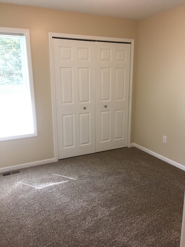 Building Photo - 10933 Hall Rd