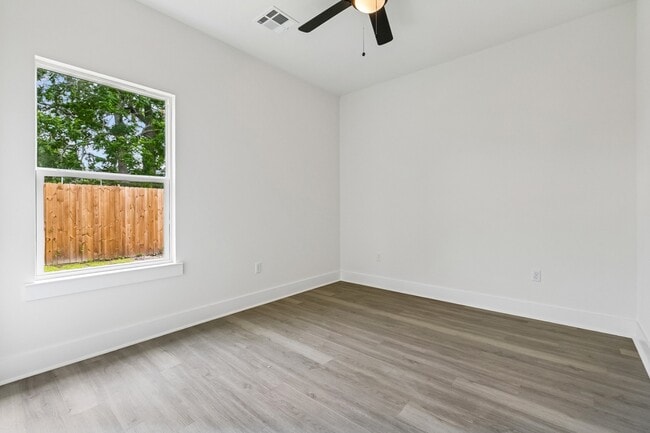 Building Photo - 261 Cathedral Dr