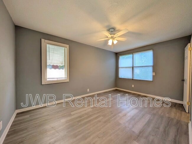 Building Photo - 1530 W 10th St