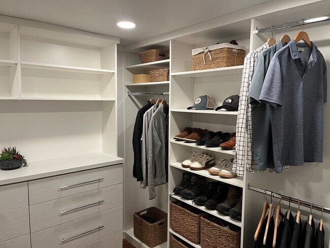 Building Photo - 933 Harrison St