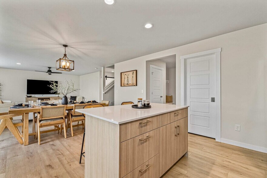 Building Photo - 5302 E Burnte Peak St