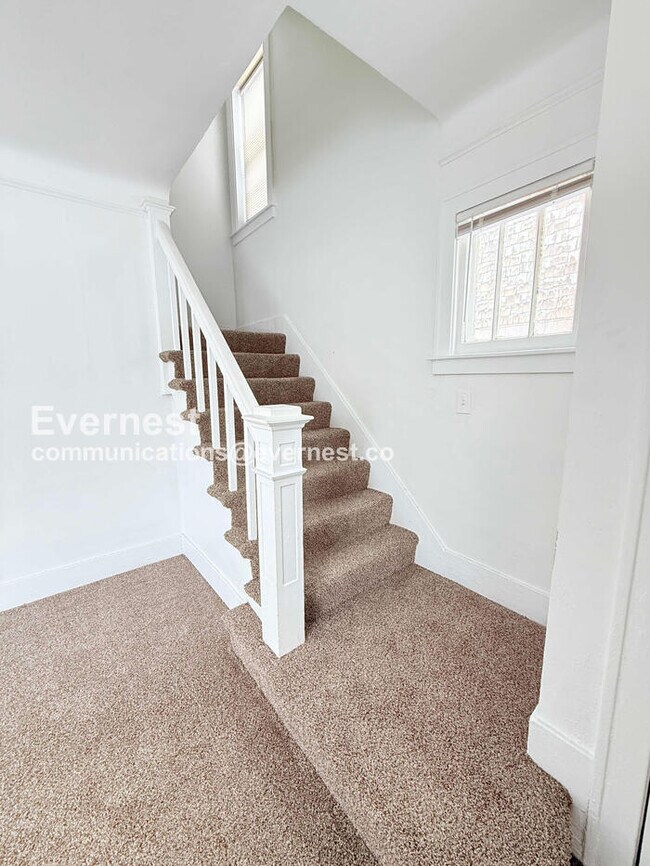 Building Photo - 14393 Strathmoor St