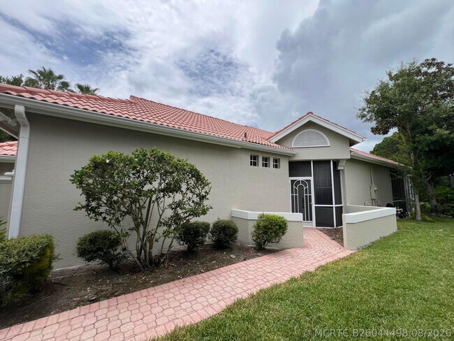 Building Photo - 557 SW New Castle Cove