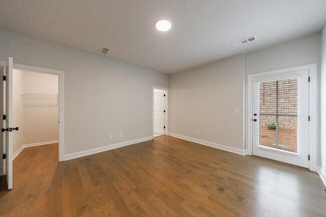 Building Photo - 171 Basil St