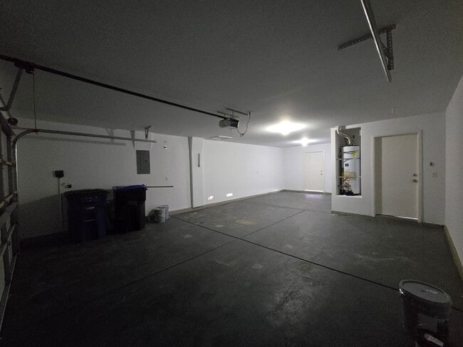 Building Photo - A Fabulous 4 Bedroom Home in N.Las Vegas 1 Bedroom Downstairs.