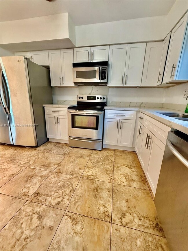 Building Photo - 4449 SW 35th Ave