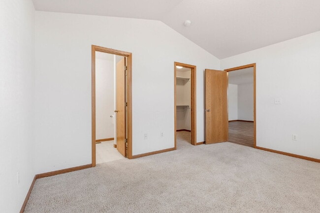 Building Photo - Great Ranch in the heart of Loveland!