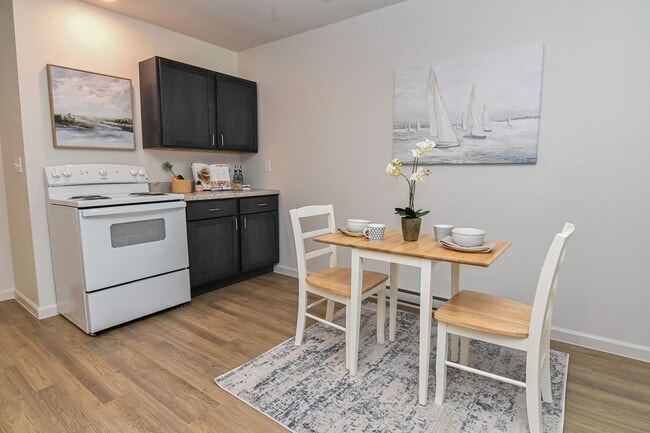 Building Photo - 2 Bedroom, Single-story Townhomes for rent...