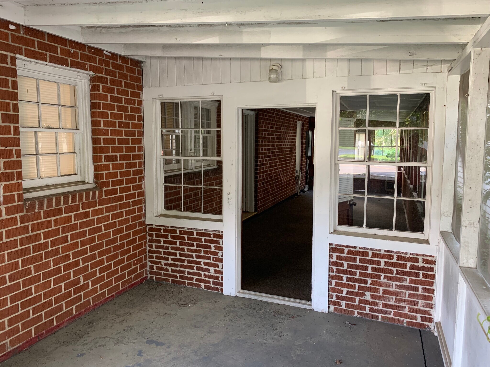 Unit B - private enclosed porch - 321 5th Ave