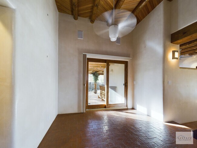 Building Photo - 420 Calle Kokopelli