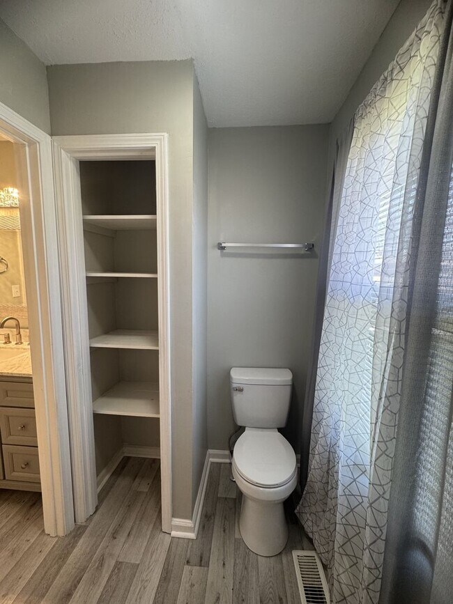 Building Photo - Single Family Home in Clarksville