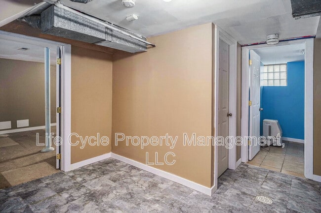 Building Photo - 1321 Bemis St SE
