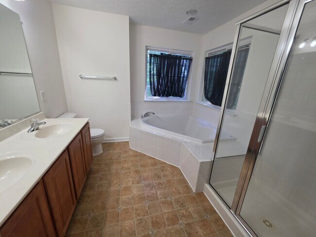 Building Photo - 558 Windsong Dr