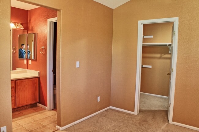 Building Photo - 3 bed 3 bath Castle Rock home walking distance to Douglas County High School