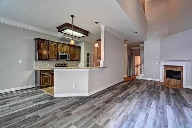 Building Photo - 2865 Westhollow Dr