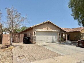 Building Photo - Beautiful Single-Level 3-Bedroom with Priv...