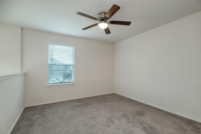 Building Photo - 482 Thornless Cir