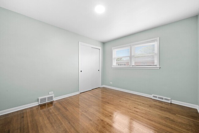 Building Photo - 10537 Austin Ave