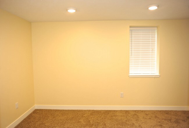 Building Photo - 1213 Lake Michigan Dr NW