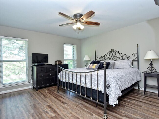 Building Photo - 222 Lido St