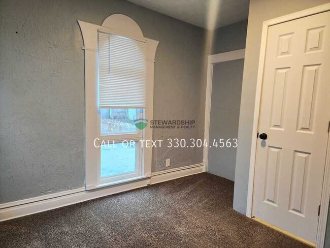 Building Photo - 1603 Hampton Rd