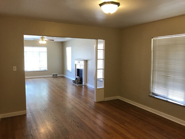 Building Photo - 3 bed home in historic area for rent near the Paseo district, on Hudson between NW 23rd and NW 36th.