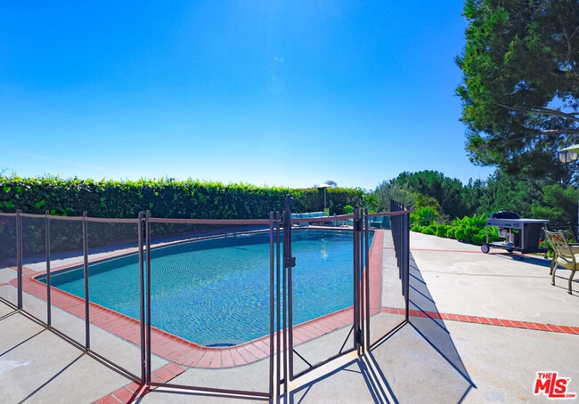 Building Photo - 2260 Los Amigos St