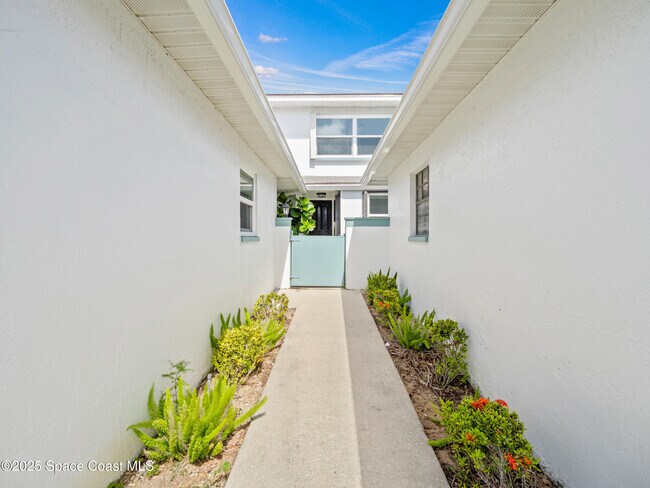 Building Photo - 290 Paradise Blvd