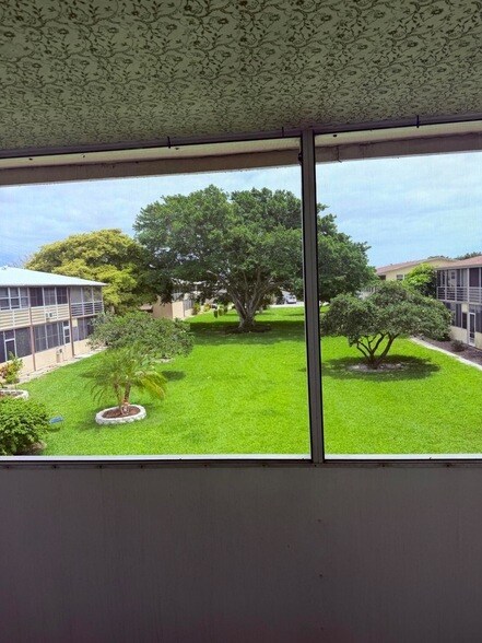 Building Photo - 204 Canterbury I