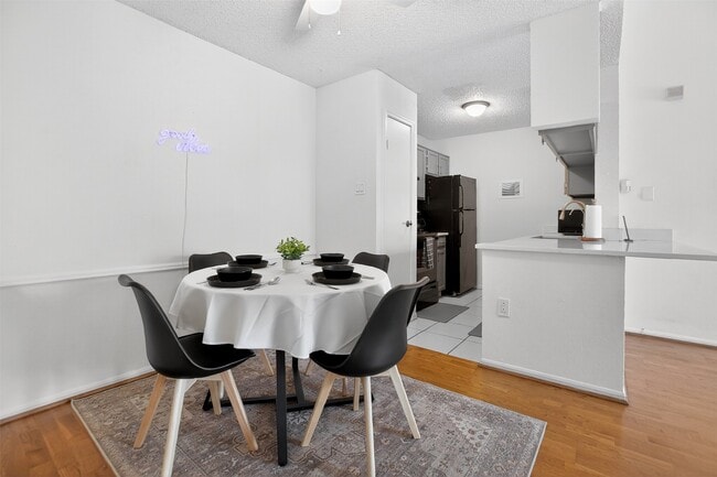 Building Photo - 3770 Lovers Wood Ln