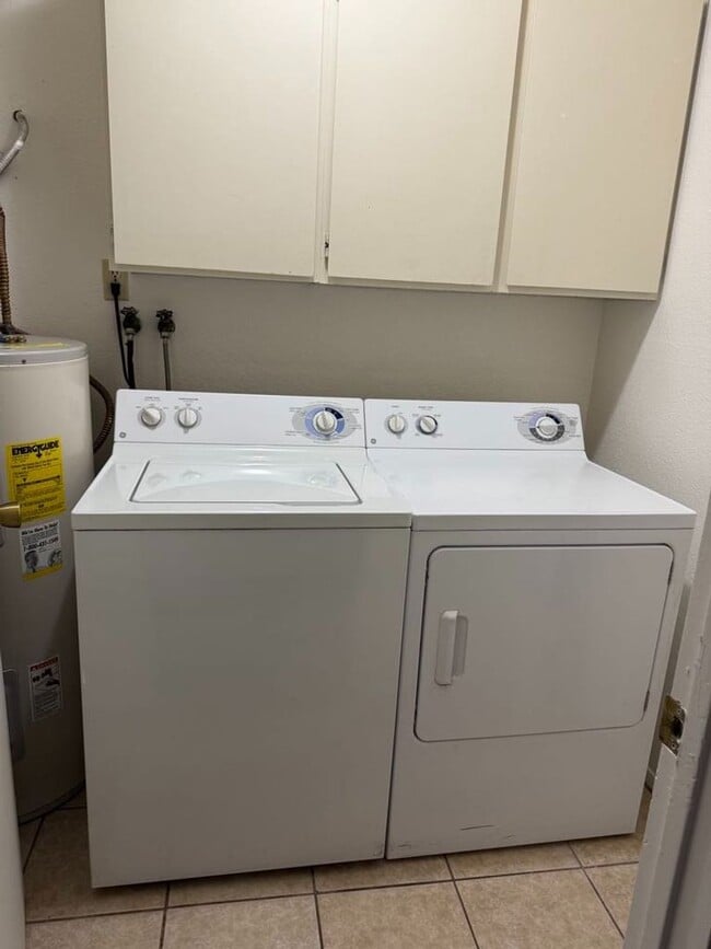 Building Photo - Cozy and convenient 2 bedroom home