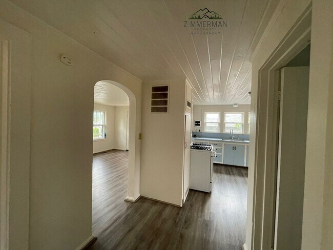 Building Photo - 2 Bedroom for Rent in Cottage Grove