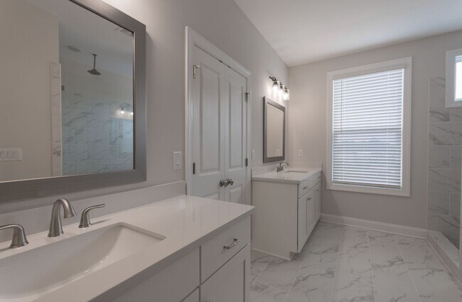 Building Photo - Immaculate, new 3BR/3.5BA townhome in The Maxwell community in Alpharetta GA.