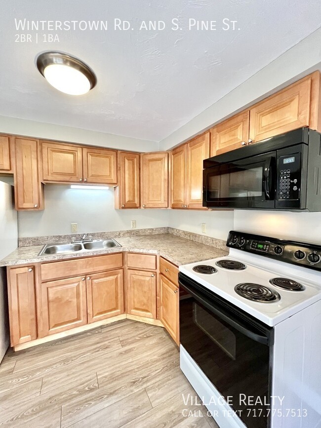 Building Photo - End Unit! New kitchen and flooring! Large ...