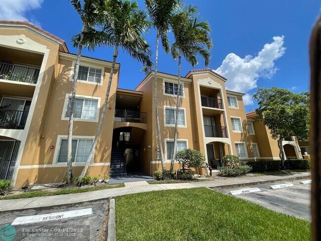 Building Photo - 8010 N Nob Hill Rd