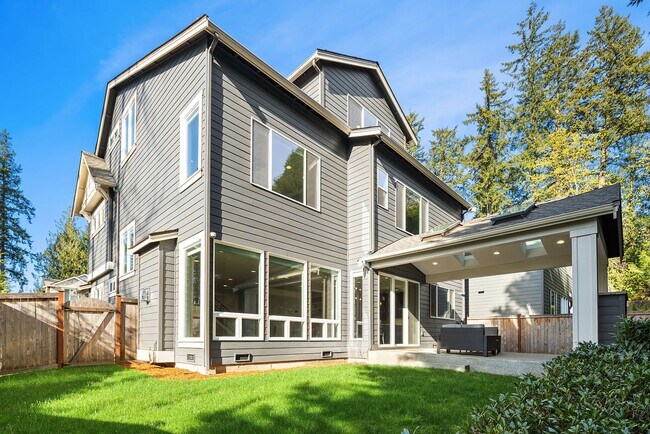 Building Photo - Luxury Haven