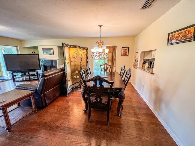 Building Photo - Gorgeous Meadows Rental! Furnished with garage!