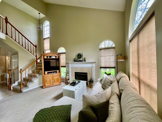 Building Photo - 547 Woodcrest Dr