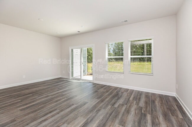 Building Photo - 4135 Smt Wds Dr